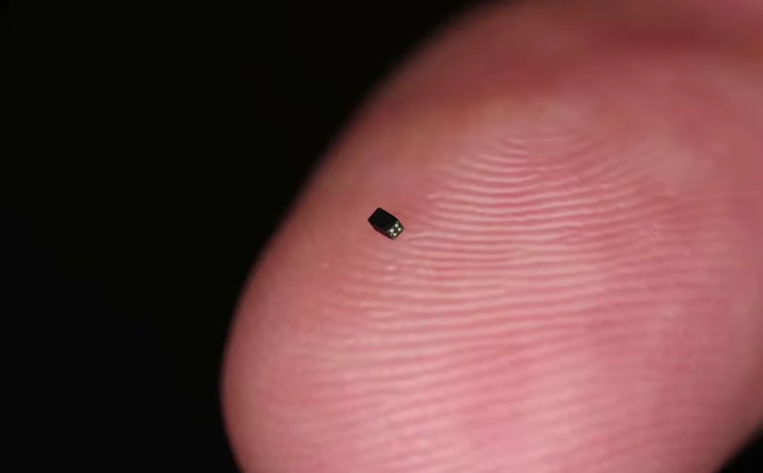 Nejmenší fotoaparát na světě je o velikosti zrnka písku